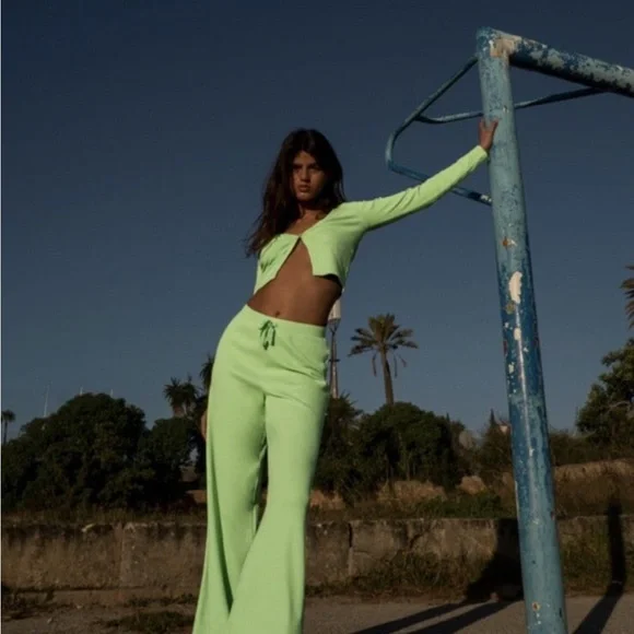 ZARA Light Green Ribbed Single Button Open Front Long Sleeve
Cardigan Top - Picture 2 of 9